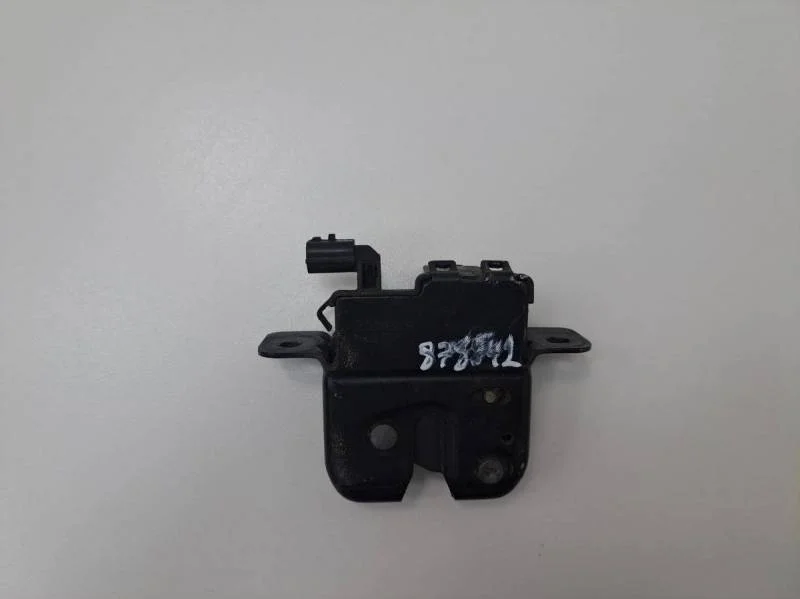 Замок багажника Renault Duster 2012>