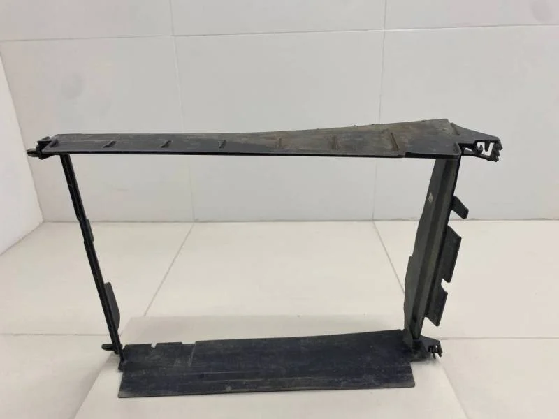 Рамка радиатора Renault Duster 2012>