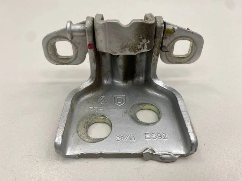 Петля двери Renault Duster 2012>