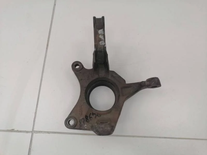 Кулак поворотный передний правый Renault Duster 2012>