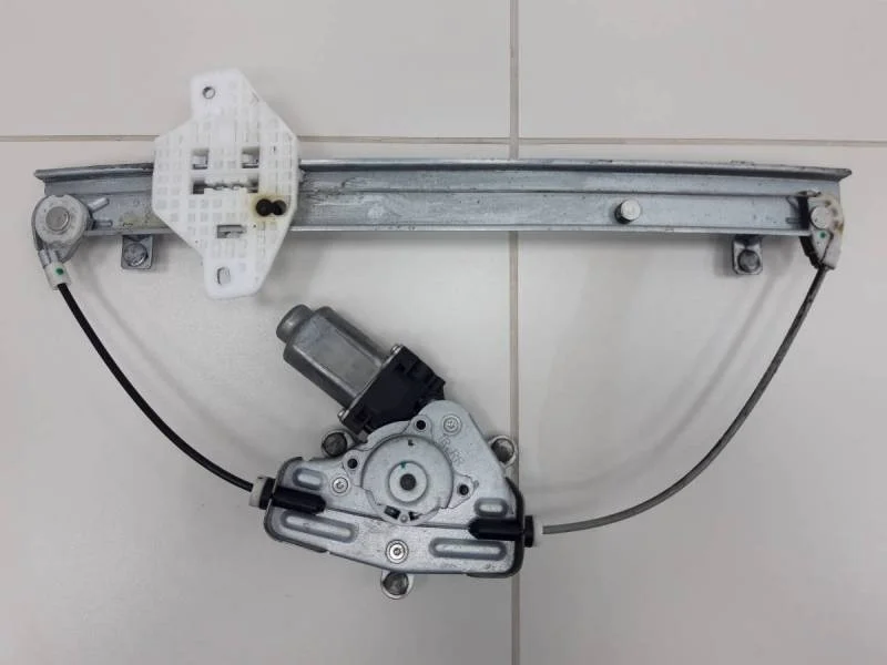 Стеклоподъемник электр. задний левый Hyundai Solaris 2010-2017