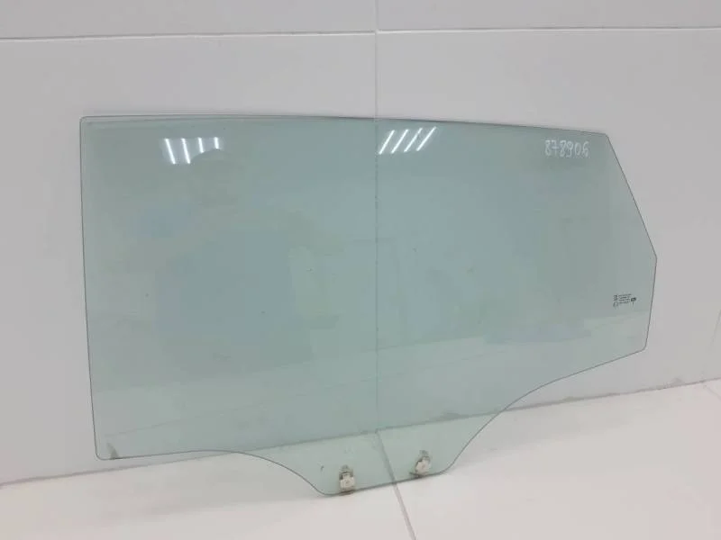 Стекло двери задней левой Hyundai Solaris 2010-2017