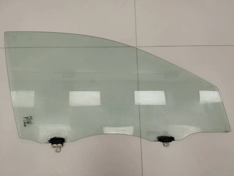 Стекло двери передней правой Toyota Corolla E120 2001-2007