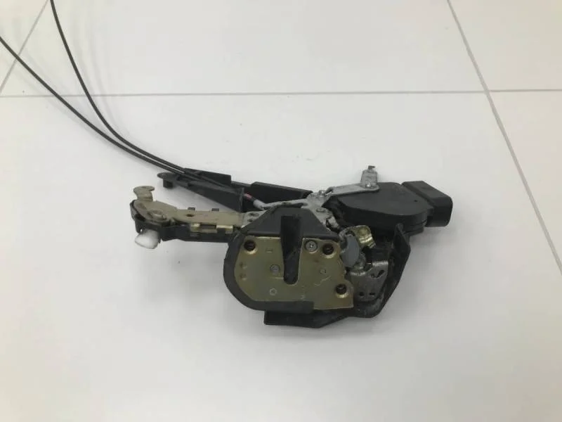 Замок двери передней левой Toyota Corolla E120 2001-2007