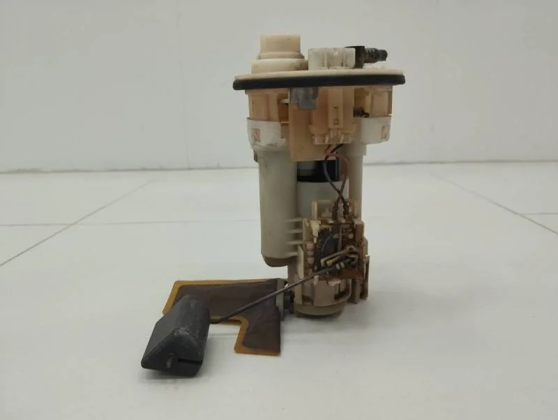 Насос топливный электрический Toyota Corolla E120 2001-2007