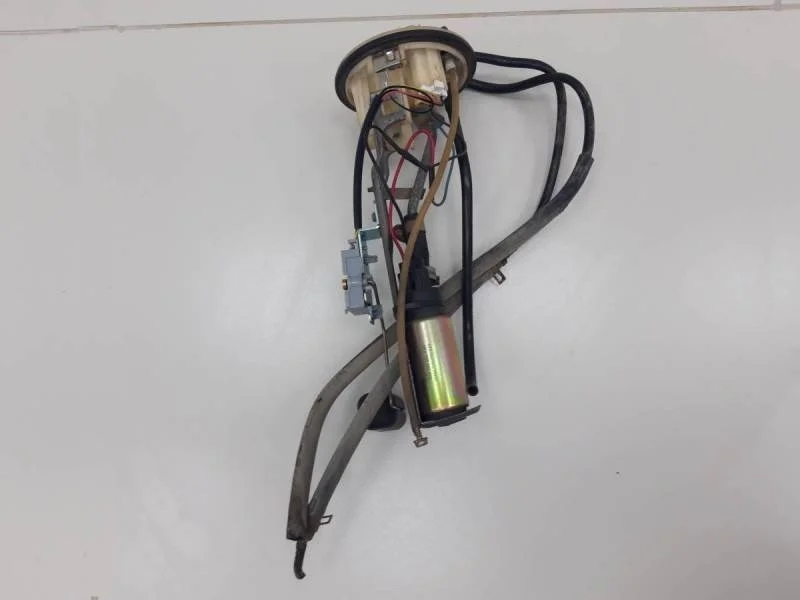 Насос топливный электрический Toyota Land Cruiser (J100) 1998-2007