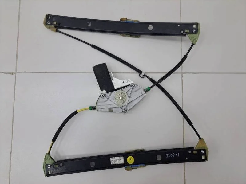 Стеклоподъемник электр. задний правый Audi A8 (D4) 2010-2017