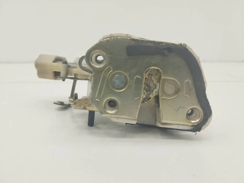 Замок двери задней левой Toyota Vitz (P10) 1999-2005