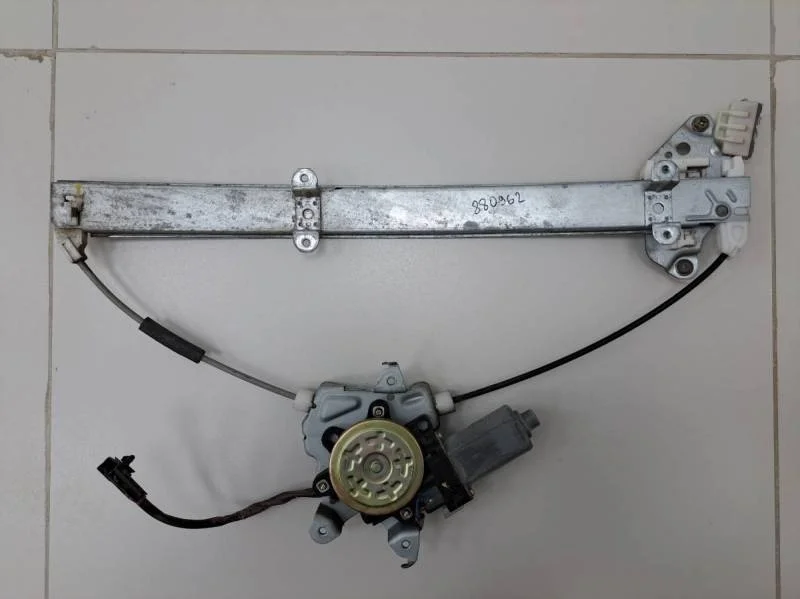 Стеклоподъемник электр. передний левый Nissan Almera Classic (B10) 2006-2013