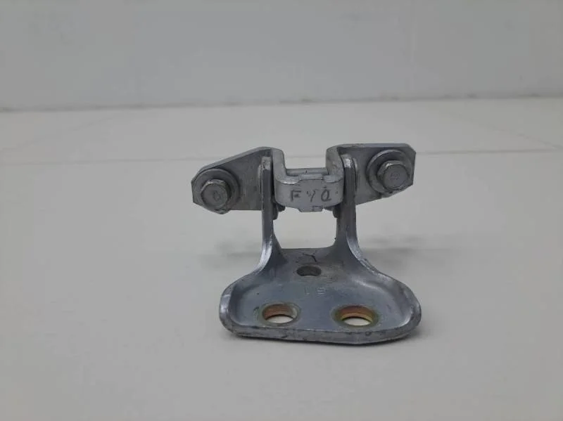 Петля двери задней левой верхняя Mitsubishi Lancer 9  (CS/Classic) 2000-2011