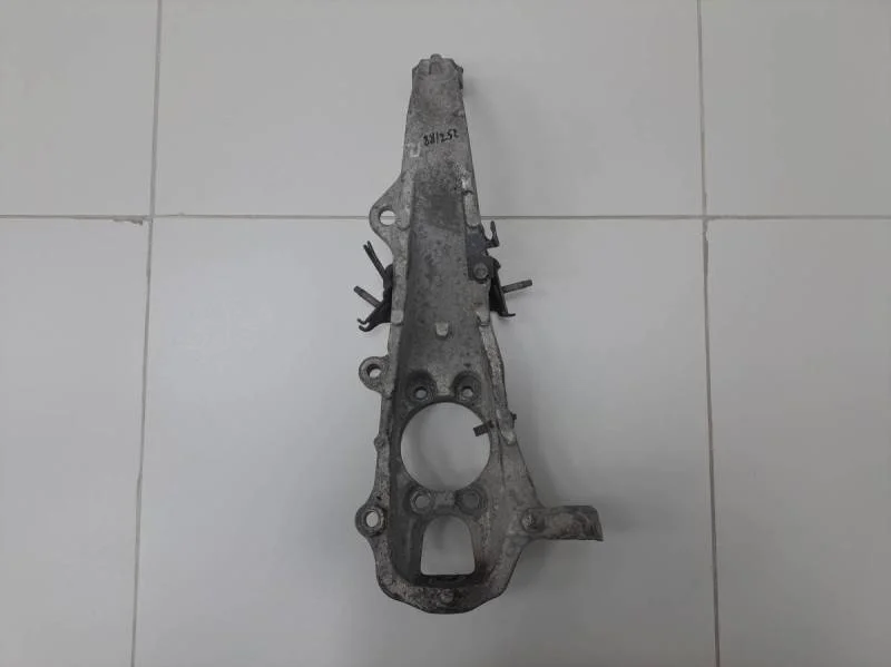 Кулак поворотный передний правый Infiniti EX/QX50 (J50) 2008-2017