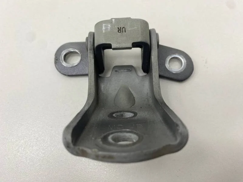 Петля двери передней правой верхняя Hyundai Solaris 2010-2017