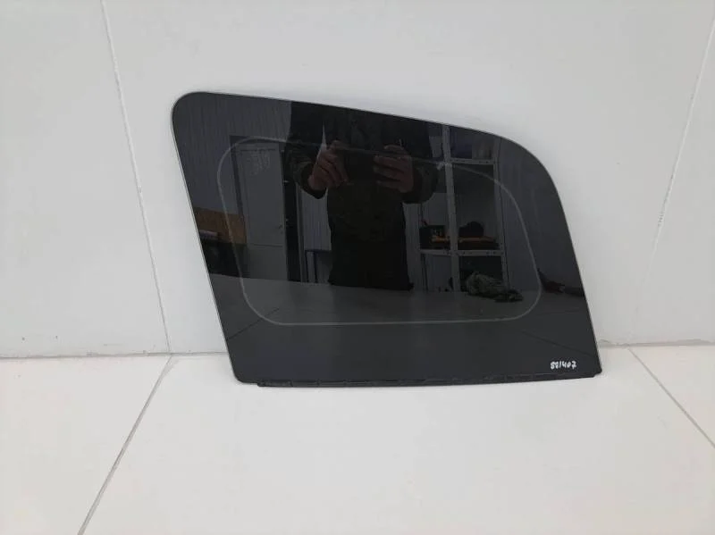 Стекло кузовное глухое правое Ford Fusion (JU) 2002-2012