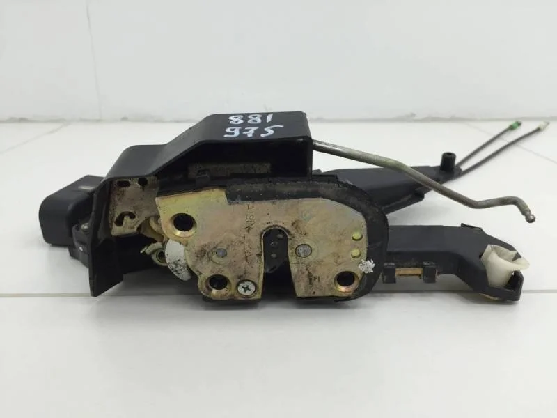 Замок двери передней левой Toyota Corolla E120 2001-2007