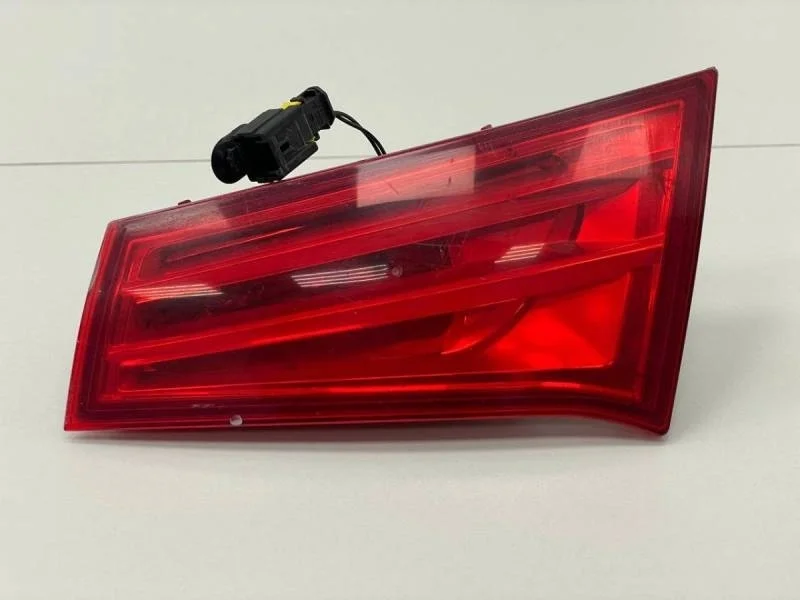Фонарь задний внутренний правый Citroen C4 2011>