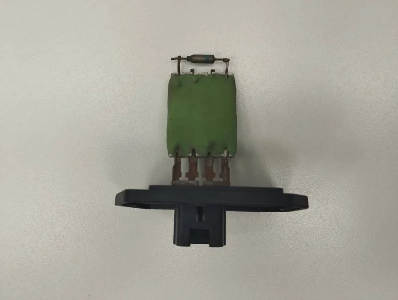 Резистор отопителя Toyota Corolla E120 2001-2007