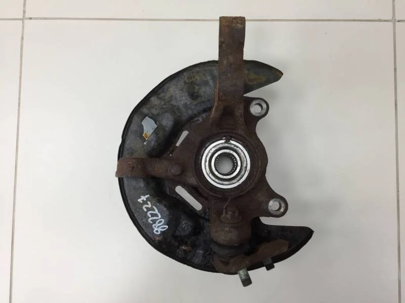 Кулак поворотный передний левый Toyota Corolla E120 2001-2007