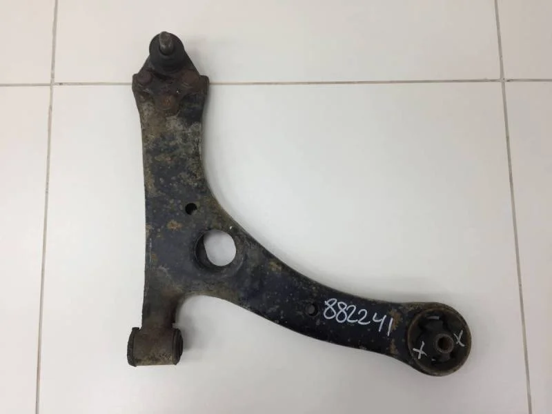 Рычаг передний правый Toyota Corolla E120 2001-2007