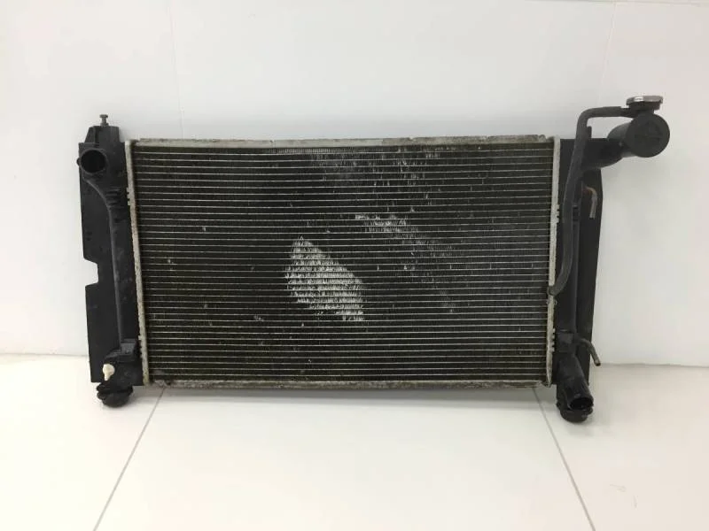Радиатор охлаждения двигателя Toyota Corolla E120 2001-2007