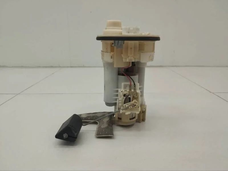 Насос топливный электрический Toyota Corolla E120 2001-2007