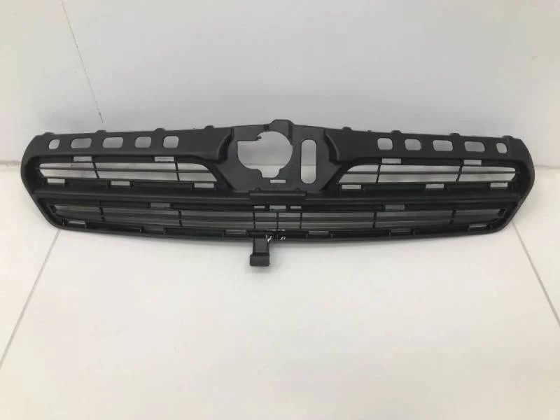 Решетка радиатора Toyota Corolla E120 2001-2007