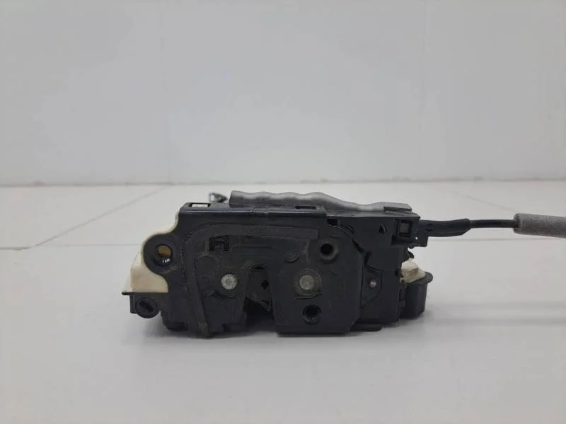 Замок двери задней правой Volkswagen Polo (Sed RUS) 2011>