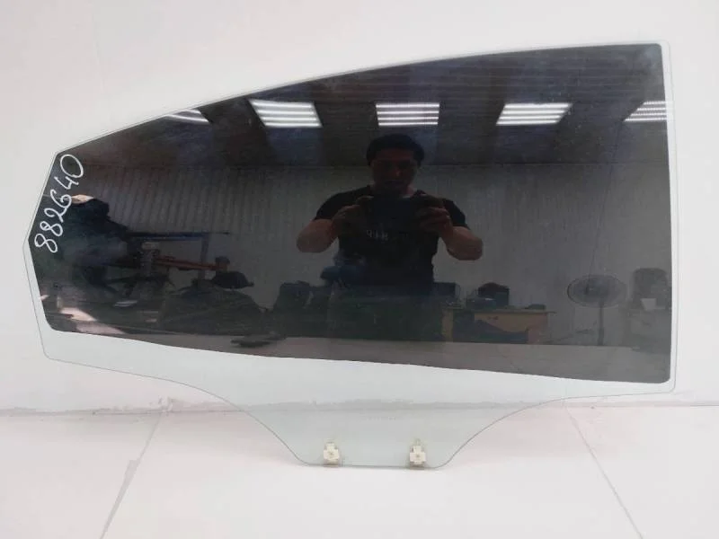 Стекло двери задней правой Hyundai Solaris 2010-2017