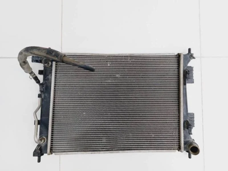 Радиатор охлаждения двигателя Hyundai Solaris 2010-2017