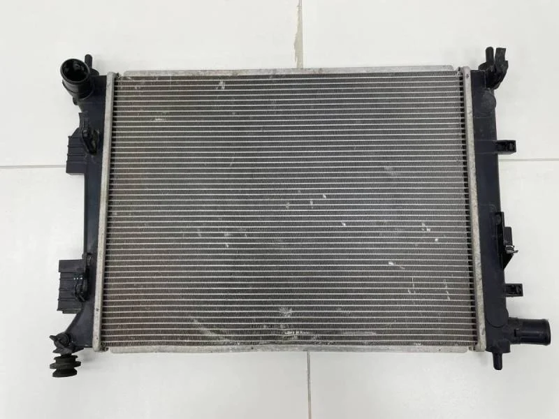 Радиатор охлаждения двигателя Hyundai Solaris 2010-2017