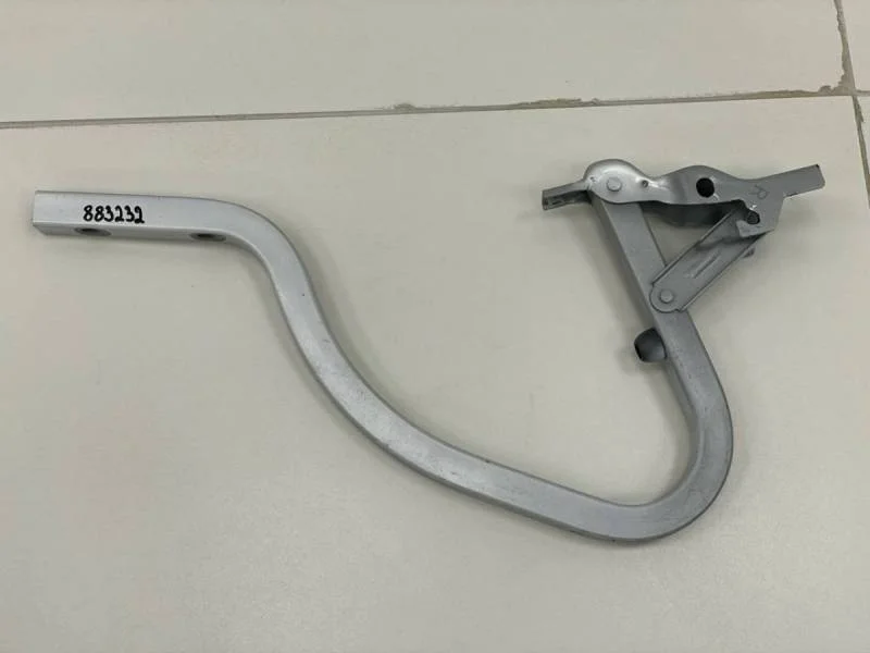 Петля крышки багажника Hyundai Solaris 2010-2017