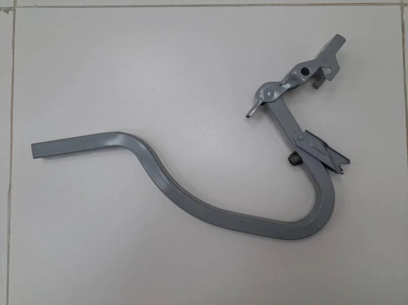 Петля крышки багажника Hyundai Solaris 2010-2017