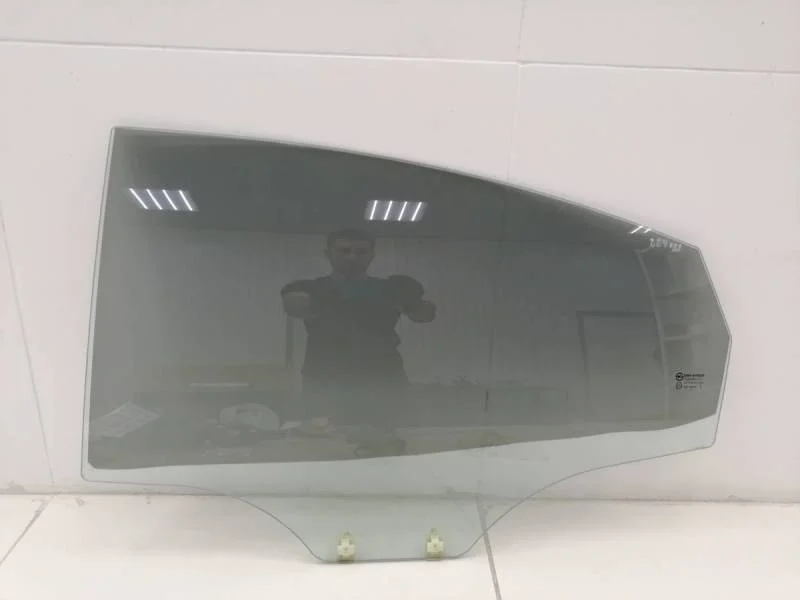 Стекло двери задней левой Hyundai Solaris 2010-2017