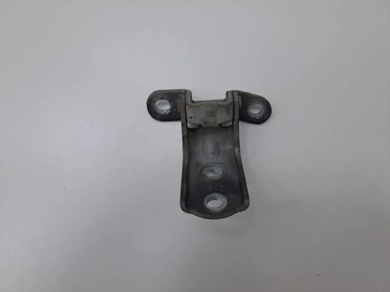 Петля двери передней правой верхняя Hyundai Solaris 2010-2017