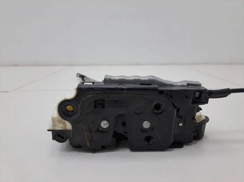 Замок двери задней правой Volkswagen Polo (Sed RUS) 2011>