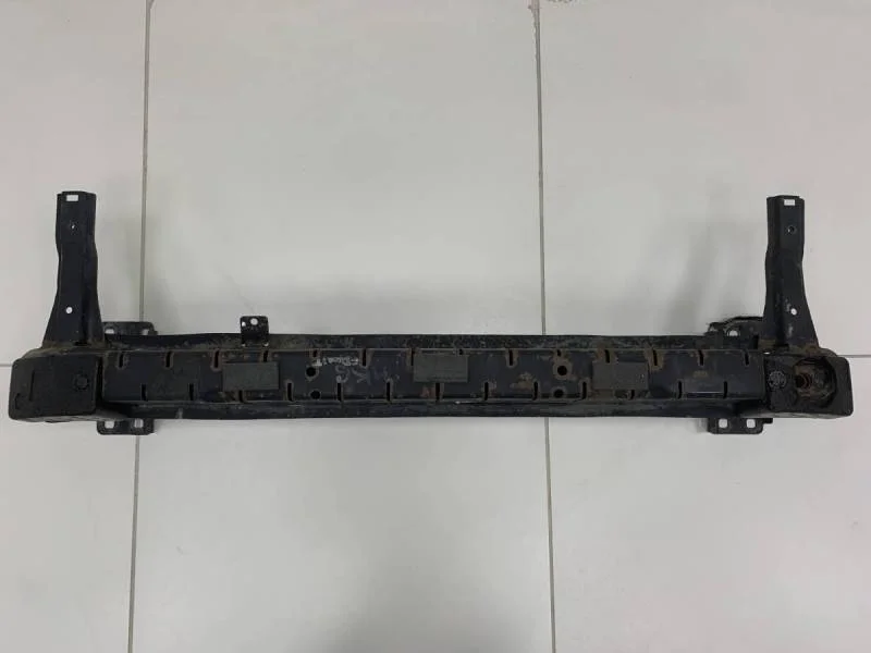 Усилитель переднего бампера Volkswagen Polo (Sed RUS) 2011>