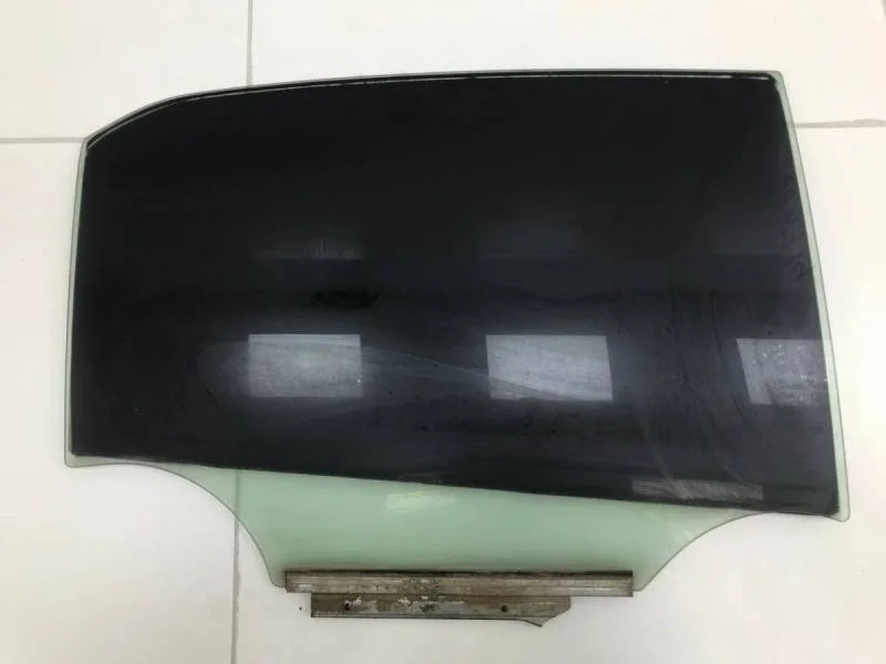 Стекло двери задней правой Toyota Corolla E150 2006-2013