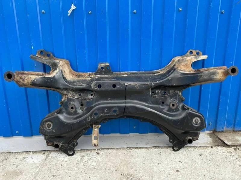 Балка подмоторная Toyota Corolla E150 2006-2013