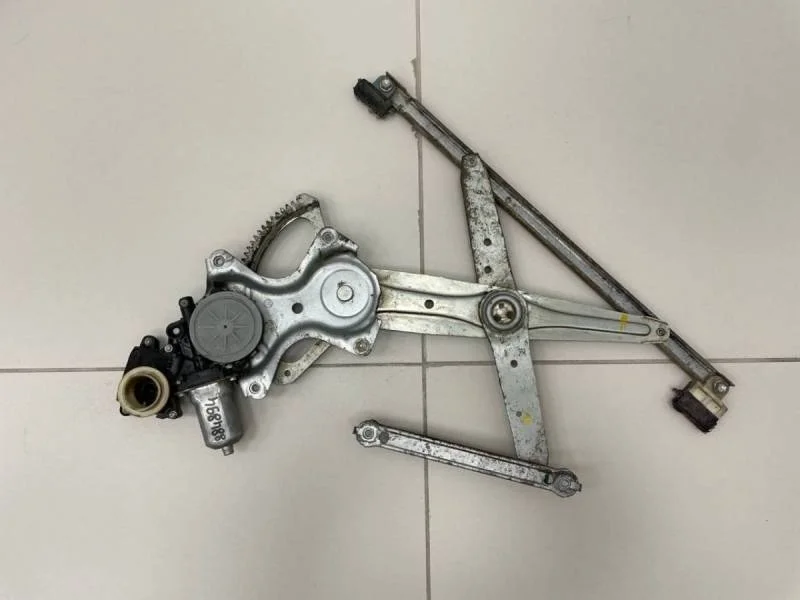 Стеклоподъемник электр. передний левый Toyota Corolla E150 2006-2013