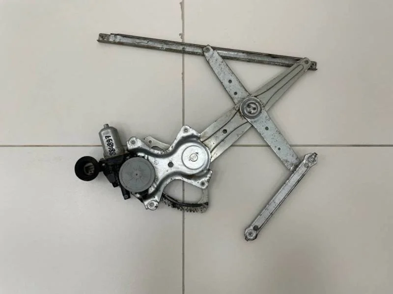 Стеклоподъемник электр. передний правый Toyota Corolla E150 2006-2013