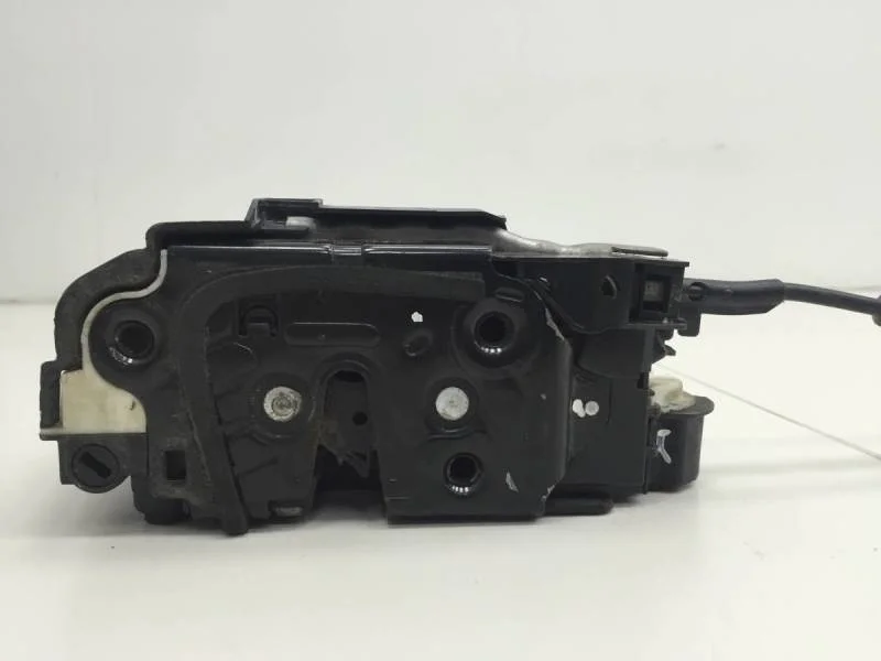 Замок двери задней правой Volkswagen Polo (Sed RUS) 2011>