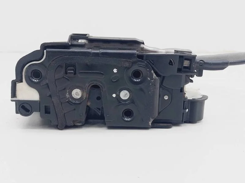 Замок двери передней правой Volkswagen Polo (Sed RUS) 2011>