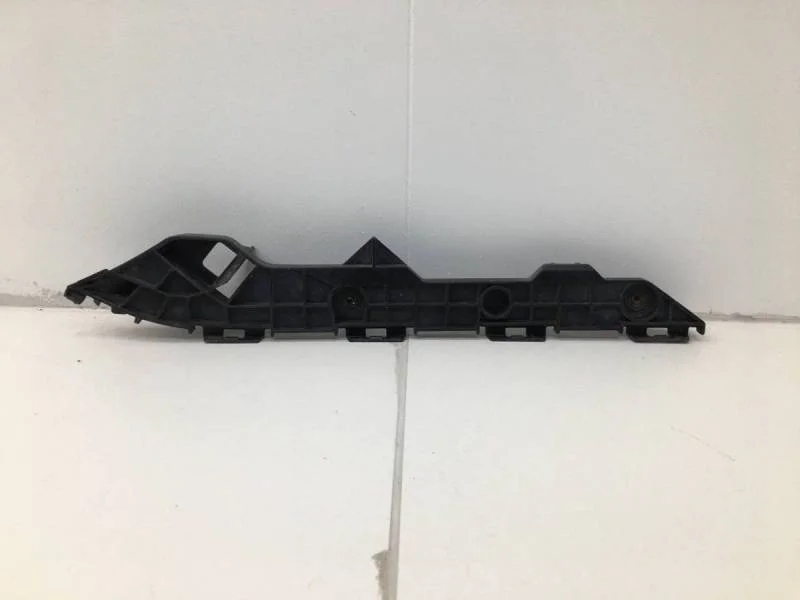 Кронштейн заднего бампера правый Toyota Corolla E150 2006-2013