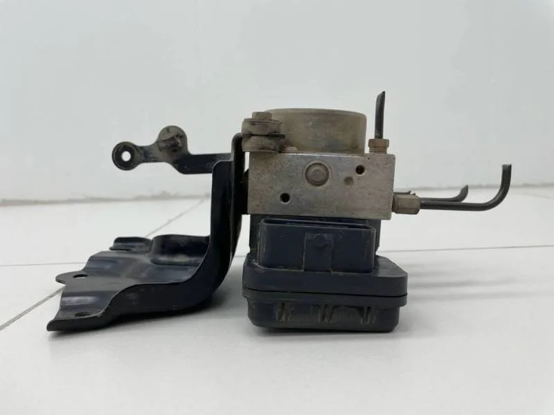 Блок ABS (насос) Toyota Corolla E150 2006-2013
