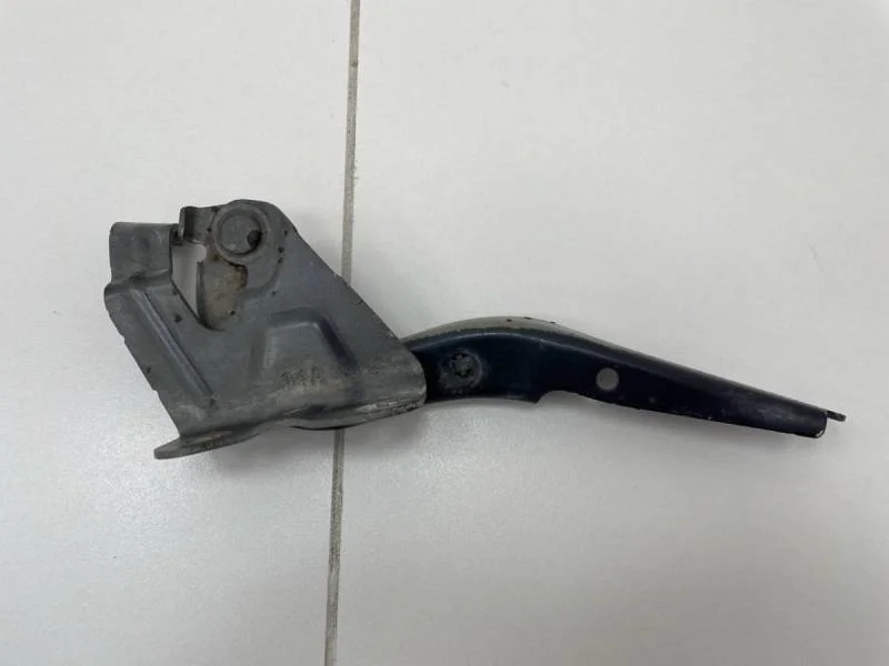 Петля капота правая Toyota Corolla E150 2006-2013