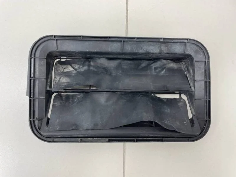 Решетка вентиляционная Toyota Corolla E150 2006-2013