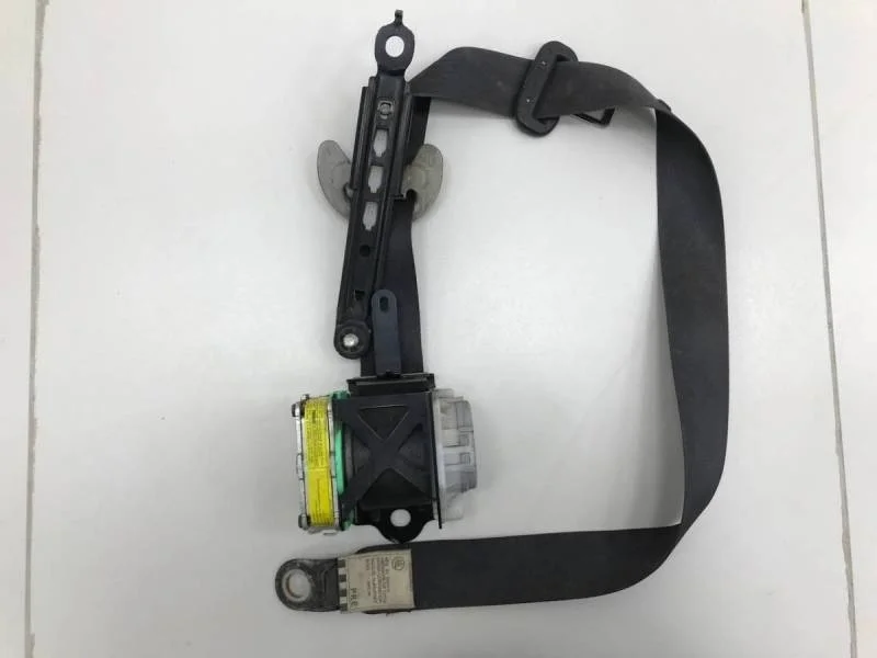 Ремень безопасности с пиропатроном Toyota Corolla E150 2006-2013