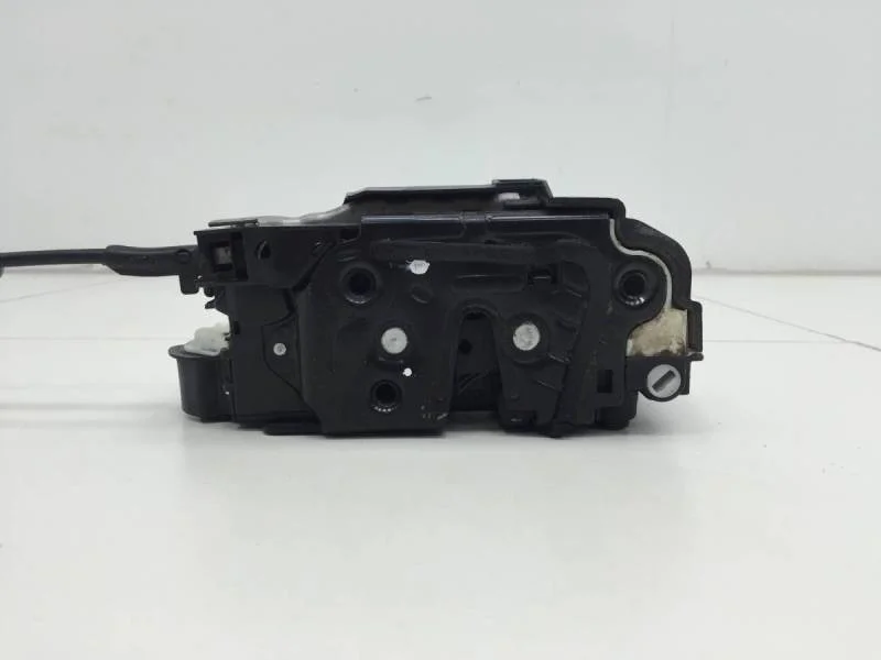 Замок двери задней левой Volkswagen Polo (Sed RUS) 2011>