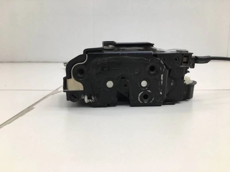 Замок двери передней правой Volkswagen Polo (Sed RUS) 2011>