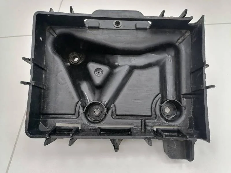 Крепление АКБ (корпус / подставка) Volkswagen Polo (Sed RUS) 2011>