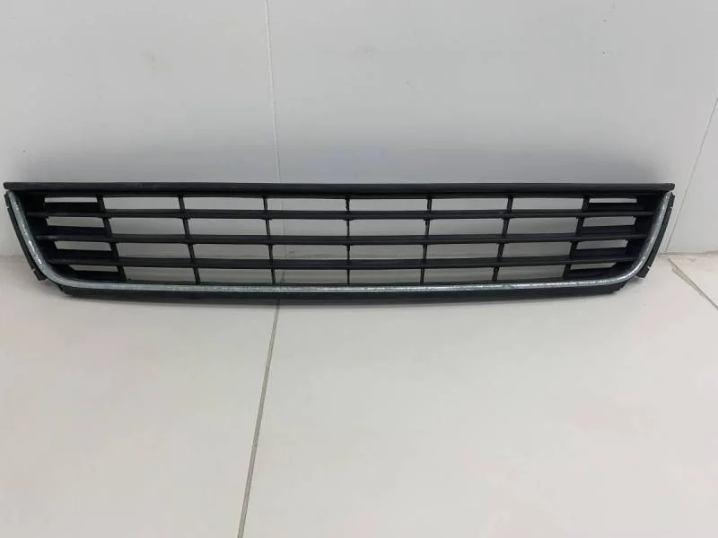 Решетка в бампер центральная Volkswagen Polo (Sed RUS) 2011>
